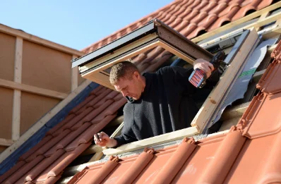 Pose de fenêtres de toit Velux à Lacrouzette